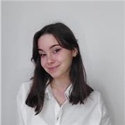 Tutrice pour l'aide aux devoirs lors de cours particuliers pour des élèves de primaire